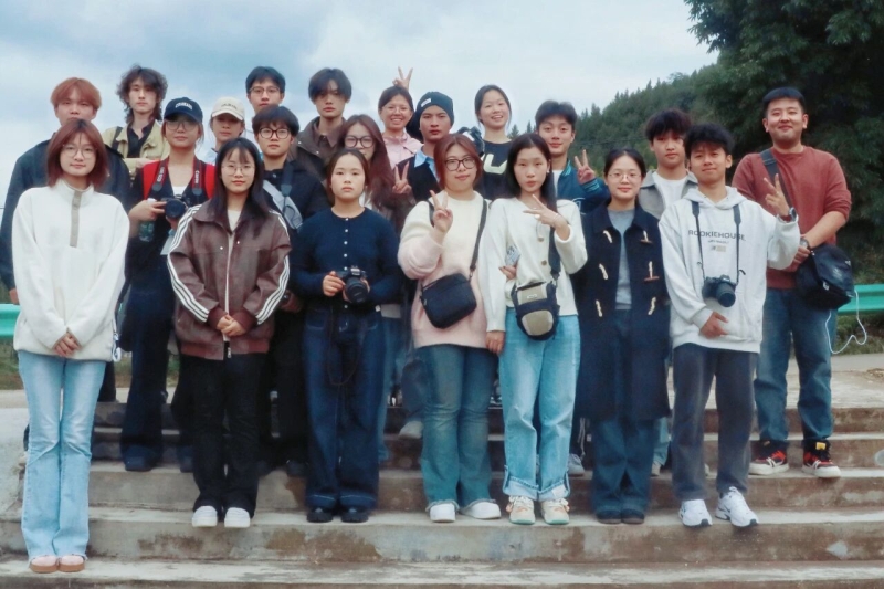 携手乡梓情 , 心暖三官村——艺术系师生赴营山县三官村开展文化帮扶活动