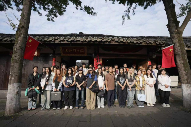 深入实景教学，赋能文旅传播——艺术系赴阆中古城开展“我在阆中读大学”项目实践教学